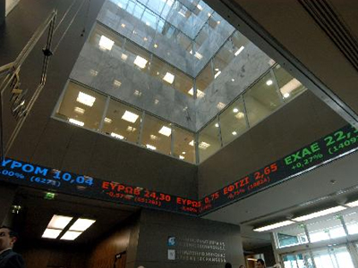 Με οριακή πτώση έκλεισε το Χρηματιστήριο Αθηνών Με οριακή πτώση έκλεισε το Χρηματιστήριο Αθηνών