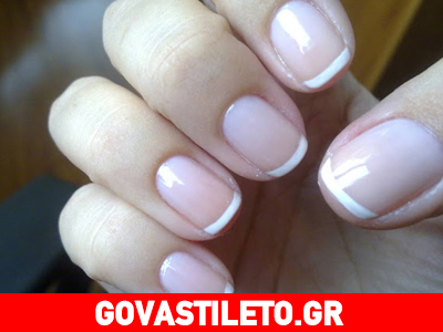 Γαλλικό μανικιούρ σε κοντά νύχια Γαλλικό μανικιούρ σε κοντά νύχια