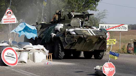 Θωρακισμένο των αυτονομιστών στην είσοδο της περικυκλωμένης Μαριούπολης