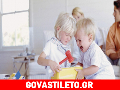 Πώς να χειριστείτε ένα παιδί που ζηλεύει το νέο μέλος της οικογένειας