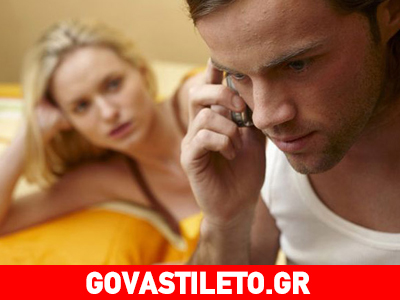 Οι άνδρες κατασκοπεύουν συχνότερα το κινητό από τις γυναίκες