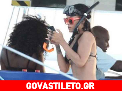 Rihanna: Έβαλε αναπνευστήρα και βατραχοπέδιλα Rihanna: Έβαλε αναπνευστήρα και βατραχοπέδιλα