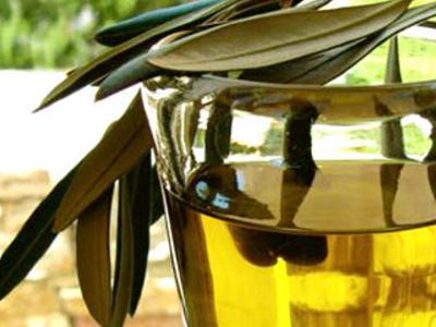 Ελαιόλαδο: 20 χρήσεις εκτός κουζίνας που δεν έχετε φανταστεί Ελαιόλαδο: 20 χρήσεις εκτός κουζίνας που δεν έχετε φανταστεί