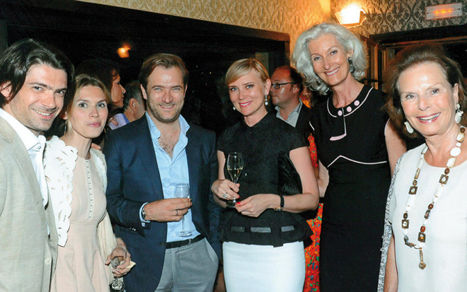 Στη μέση η Έλενα Ριμπολόβλεβα