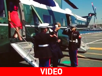 Ομπάμα: Χαιρέτησε πεζοναύτη με τον καφέ στο χέρι