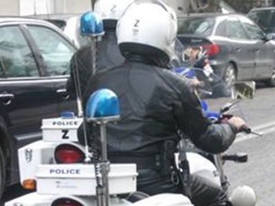 Μπήκε ημίγυμνος στο ναό να βγάλει λόγο! Μπήκε ημίγυμνος στο ναό να βγάλει λόγο!