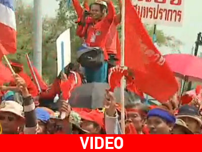 Βγαίνουν και πάλι στους δρόμους της Μπανγκόκ