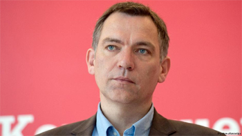 Aλλαγή του Συντάγματος ζητά ο γερμανός βουλευτής Γιαν βαν Άκεν 