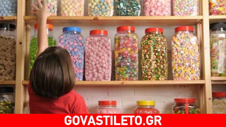 Οι τροφές που δεν πρέπει να τρώνε τα παιδιά μέχρι 5 ετών για να μην πνιγούν