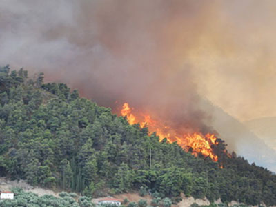 Υπό μερικό έλεγχο η φωτιά στο Ρίο Υπό μερικό έλεγχο η φωτιά στο Ρίο