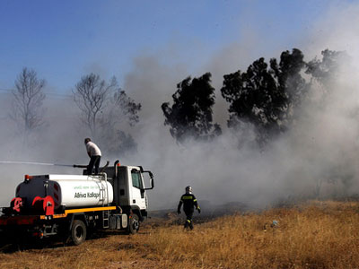 Φωτιά σε χωματερή στον Άγιο Στέφανο Φωτιά σε χωματερή στον Άγιο Στέφανο
