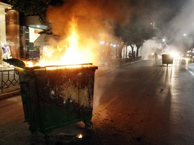 Φωτιά σε κάδους στη Θεσσαλονίκη Φωτιά σε κάδους στη Θεσσαλονίκη