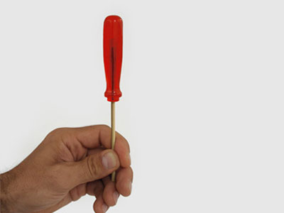 Τον συνέλαβαν και του πήραν και… το κατσαβίδι Τον συνέλαβαν και του πήραν και… το κατσαβίδι