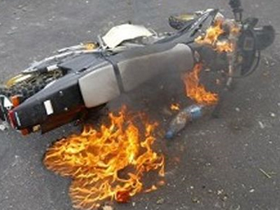 Φωτιά σε μοτοσικλέτα στο κέντρο της Αθήνας