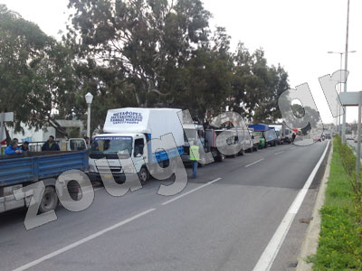 Φορτηγά απέκλεισαν την Νομαρχία Ρόδου