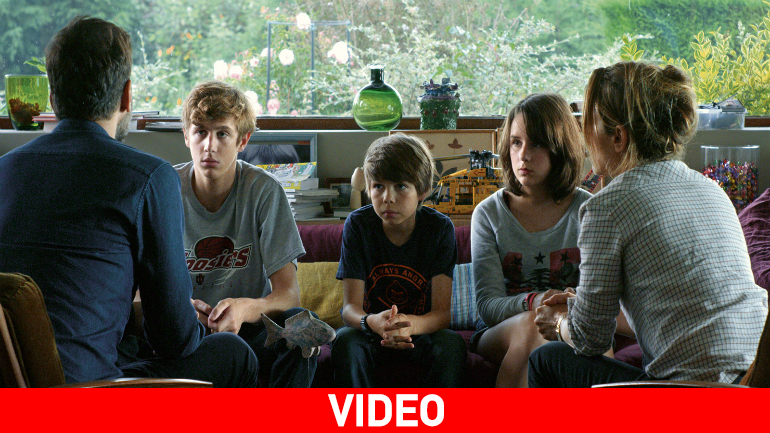 Με τον μπαμπά ή τη μαμά; Με τον μπαμπά ή τη μαμά;