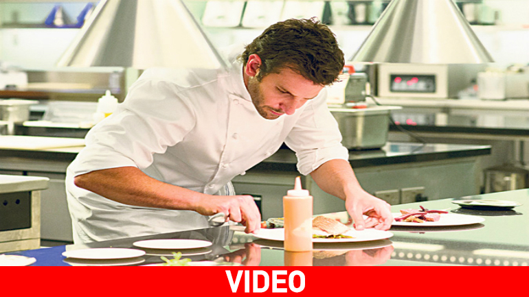 Ο Μπράντλεϊ Κούπερ δεν φοβάται να βάλει τα χέρια του στη φωτιά