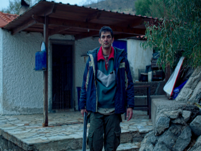 Να Κάθεσαι και να Κοιτάς