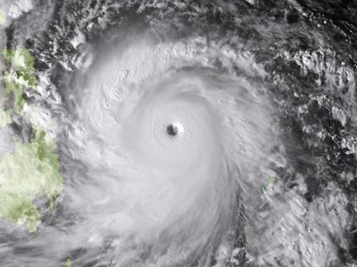 Χιλιάδες νεκροί από τον τυφώνα στις Φιλιππίνες