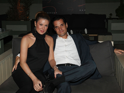 Ζηλεύει την μπουμπούκα του