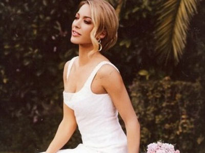 Πρόβα νυφικού για την Αμαρυλλίδα