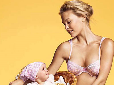 Η Bar Refaeli φορώντας τα… άκρως απαραίτητα