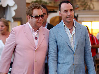 Ο Elton John μας συστήνει τον γιο του