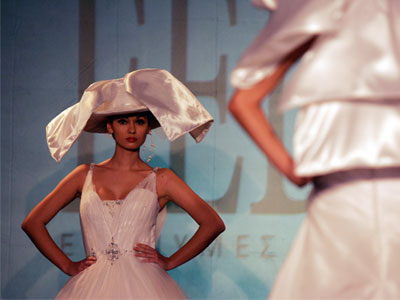 Η νέα μόδα στα νυφικά