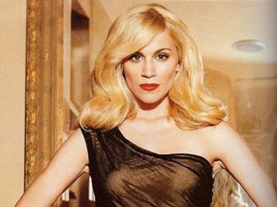 Η Μπουλέ αφήνει το μικρόφωνο και βάζει παπούτσια χορού