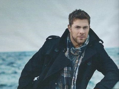 Ο Χολίδης είναι «ωραίος αλήτης»