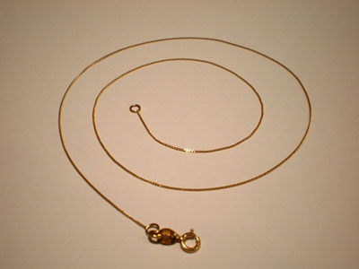 Τη λήστεψαν για μία αλυσίδα