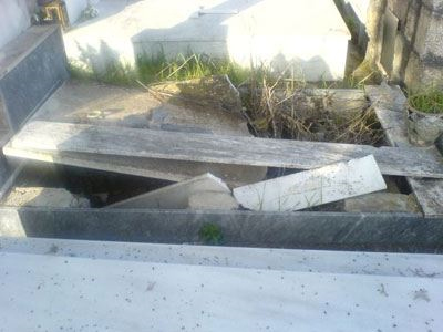 Δεν αφήνουν τον νεκρό στην ησυχία του…