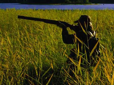 Κυνηγούσε παράνομα λαγούς