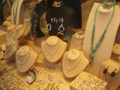 Επιχείρησαν να ληστέψουν κοσμηματοπωλείο με τουφέκια