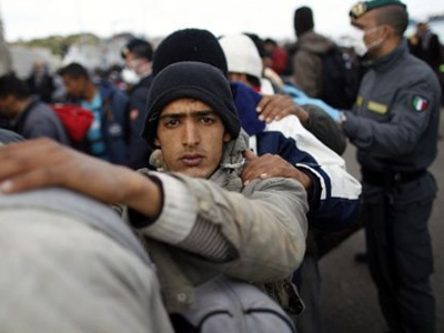 Χιλιάδες λαθρομετανάστες στο λιμάνι της Λαμπεντούζα