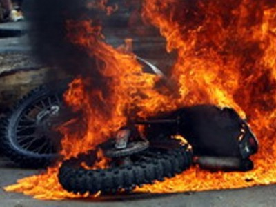 Κάηκε  μηχανάκι