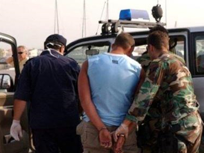 Συνελήφθησαν με πλαστά ταξιδιωτικά έγγραφα