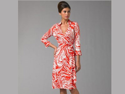 Το wrap dress είναι και πάλι εδώ