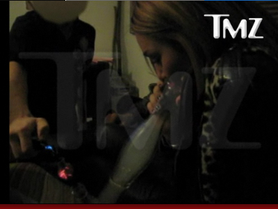 Κάνει ναρκωτικά on camera