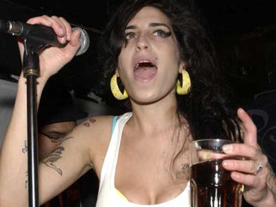 Δεν βάζει μυαλό η Amy Winehouse