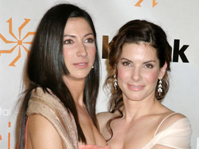 Η Sandra Bullock πήγε στην αδερφή της