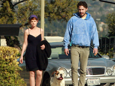 Υμνεί τον σύντροφό της