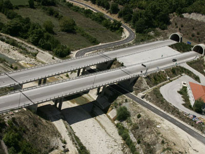 Εργασίες σε εναέρια καλώδια στην Εγνατία Οδό