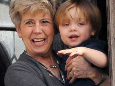 Μετά τη μαμά ήρθε η γιαγιά