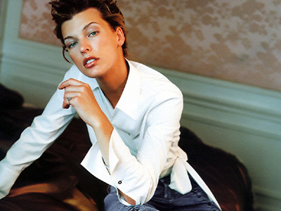 Milla Jovovich: «Θέλω το παιδί μου να μεγαλώσει φυσιολογικά»
