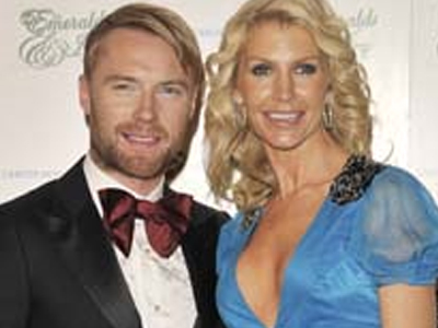 Πλέει σε πελάγη ευτυχίας