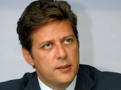 Τα έδωσε όλα για την ξανθιά του ο βουλευτής