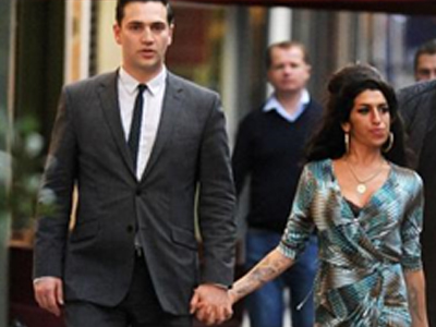 Janis Winehouse: Ο Reg είναι «δώρο Θεού»