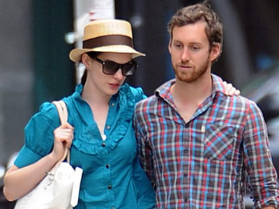 Κλέφτης ο σύντροφος της Anne Hathaway;