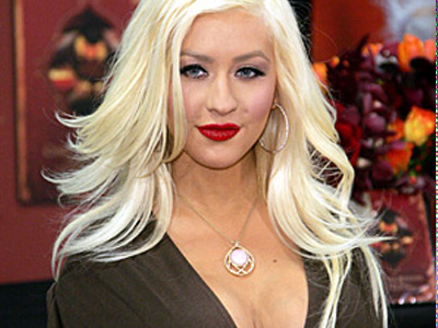Οι υπεράνθρωπες προσπάθειες της Christina Aquilera
